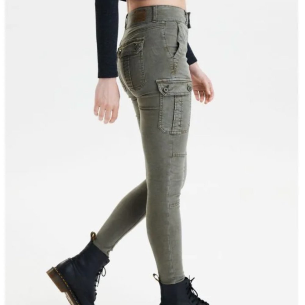 AEO Super High-Waisted Jegging in Washed Olive